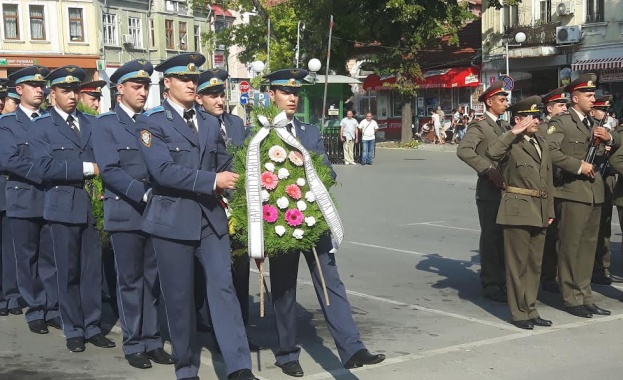 394 Състои се Битката при Фригид в която християнският източноримски