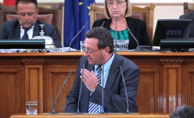 Националният ни интерес не трябва да се загърбва защото утре