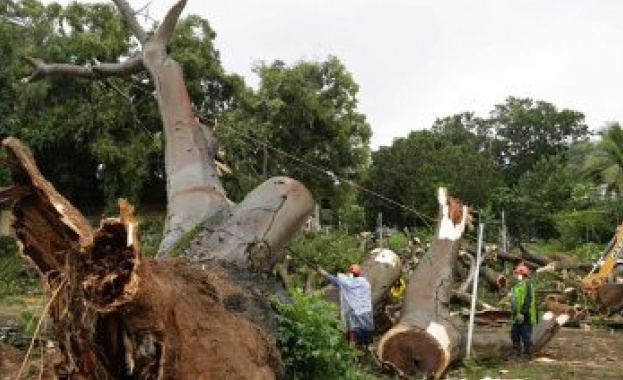 Във връзка с наближаващия крайбрежието на американския щат Флорида ураган