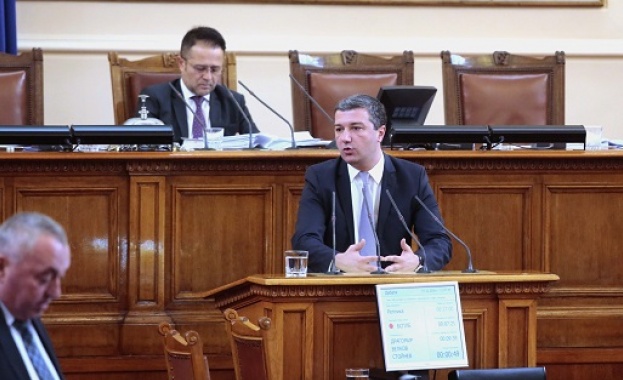 Зам председателят на БСП за България Драгомир Стойнев произнесе декларация от