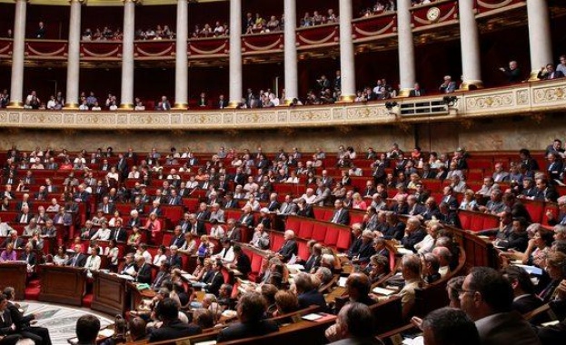 Националното събрание на Франция отмени практиката според която депутатите могат