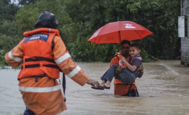 Тайфунът Нору обхвана голяма част от Япония вследствие на което