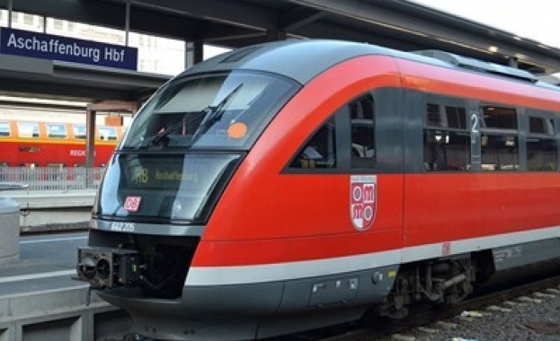 Пътнически влак от Варшава до Берлин спря на гарата в