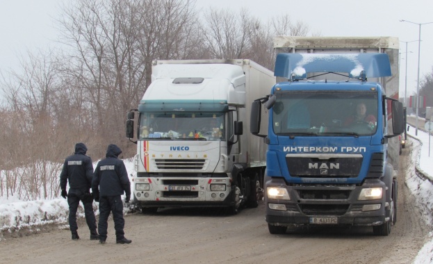 Временно е ограничено движението по автомагистрала Тракия в района на
