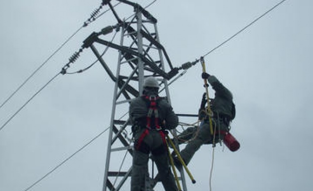 Екипи на Електроразпределение Юг вече работят за възстановяване на аварията