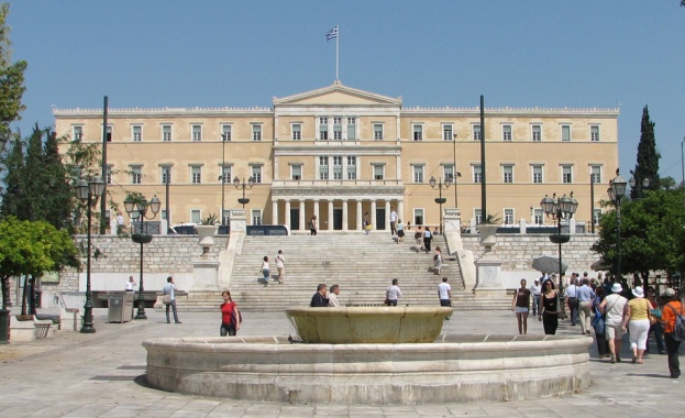 Смъртни закани получиха всичките 300 депутати от гръцкия парламент написа