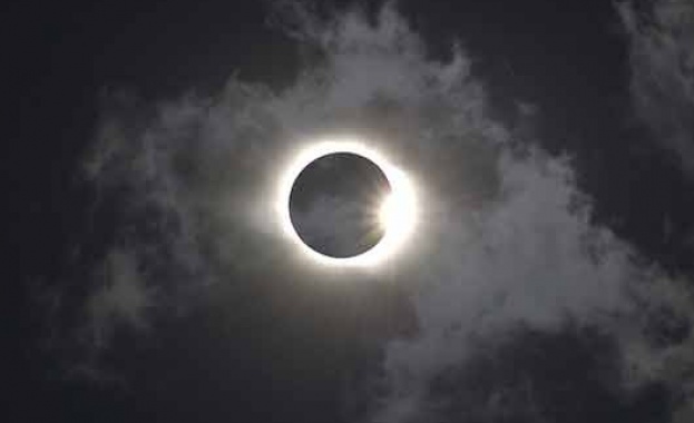 В Азия наблюдаваха пръстеновидното слънчево затъмнение, известно също като огнен