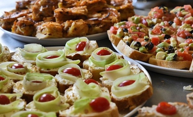 Ядосан клиент застреля сервитьор в парижки ресторант защото му се