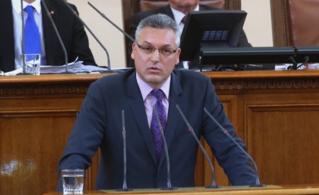 Сегашното функциониране на политическата демокрация начинът на избор на народните