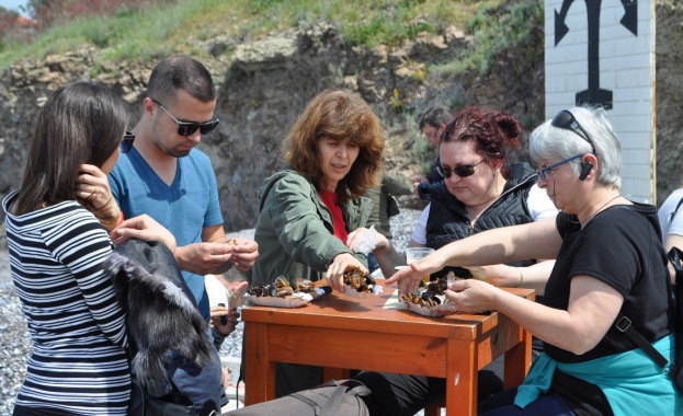 Лятото идва с бургаска класика - миди и бири на острова