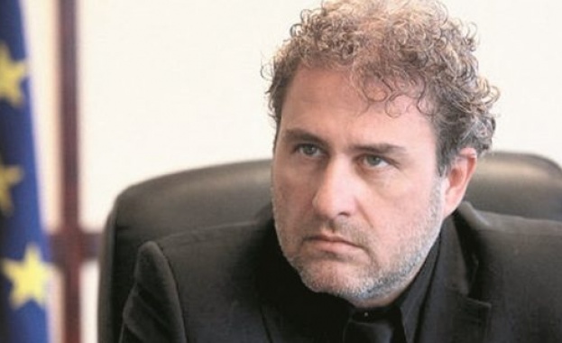 По отношение на обществените поръчки контролните органи работят и не