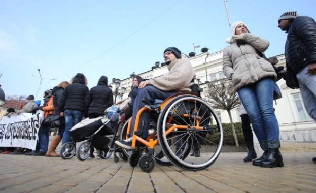 Хора с увреждания излизат на протест днес срещу промените, свързани