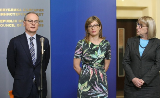 Заместник министър председателят и министър на външните работи Екатерина Захариева участва