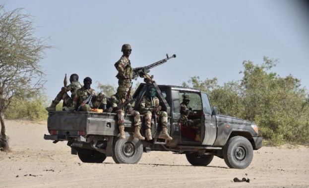 Най малко 50 души са убити в самоубийствен атентат в