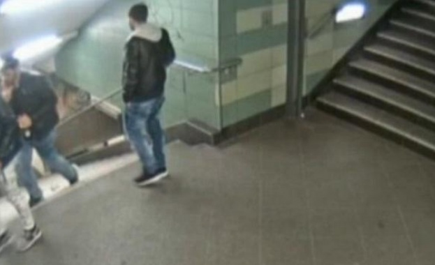 Българският гражданин заснет на камера за наблюдение как рита жена