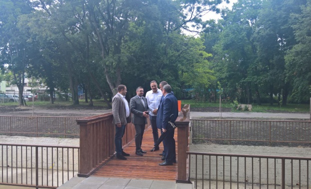 Над 712 м мантинели и ограничителни съоръжения с цел безопасност