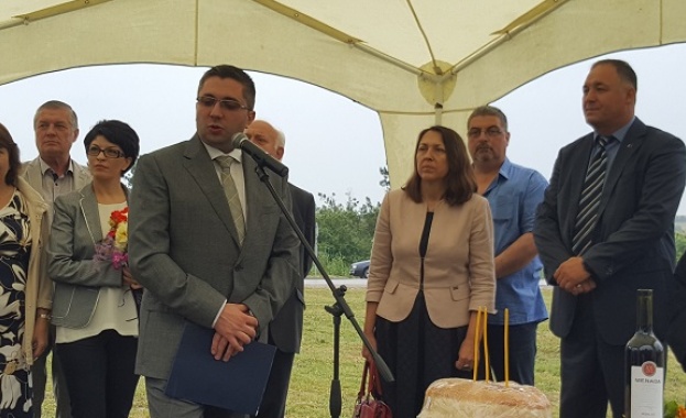 Започна рехабилитацията на близо 21 км от път II 49