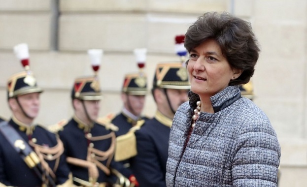 Френският министър на отбраната Силви Гулар подаде оставка във вторник