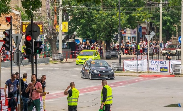 Маршавелов изпревари Камбуров публиката подгря с шоуто на Премиум рали