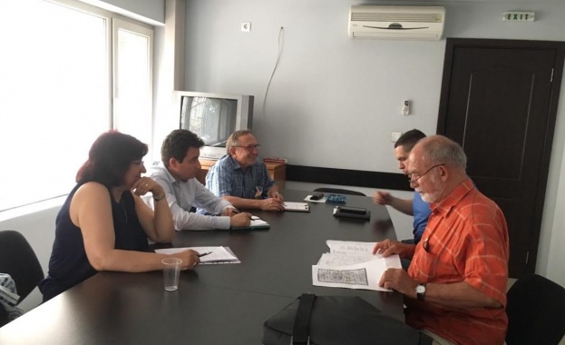 Сигнали за спрени от движение стари автомобили които заемат места