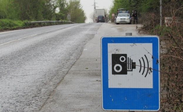 Законовите промени премахващи предупреждаващите знаци за камери на пътя влизат