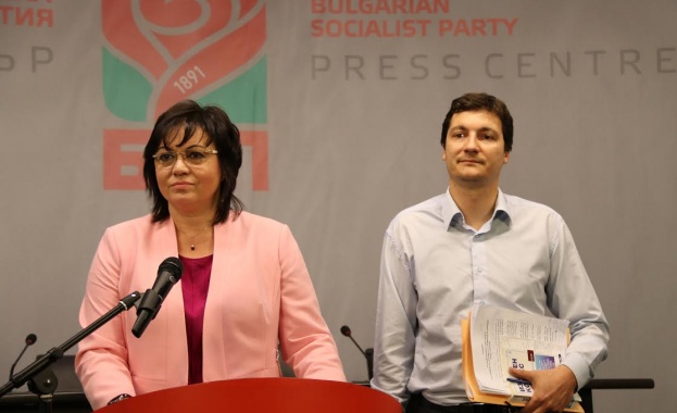 Заговор срещу Корнелия Нинова няма Това заяви Крум Зарков член