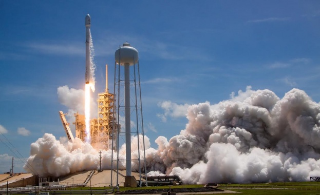 Първият в историята на България комуникационен геостационарен сателит BulgariaSat 1