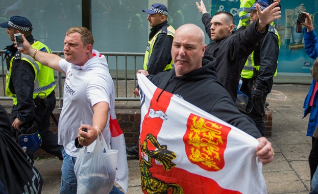 До сблъсъци се стигна в някои от големите британски градове