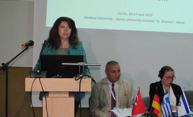 Трябва да вземем оръжието от ръцете на младите хора и