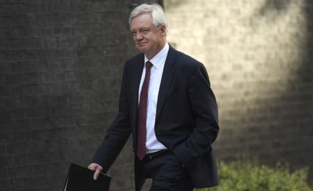 Британският министър по Брекзит Дейвид Дейвис ще поиска от ЕС