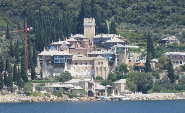 Света Богородица съпътстваше миряните по време на семейното поклонение Монаси