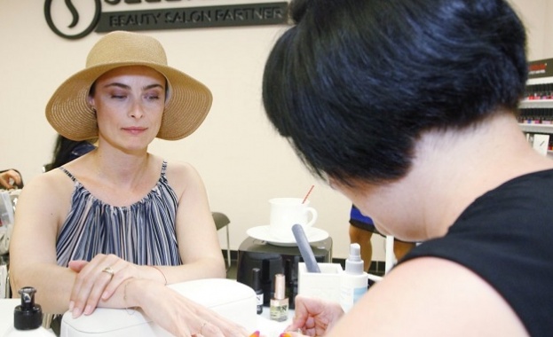 Selena ES като лидер в козметичния бранш представи за пръв