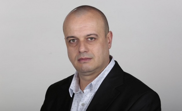 Управляващите от ГЕРБ днес 3 часа вдигаха пушилка в парламента