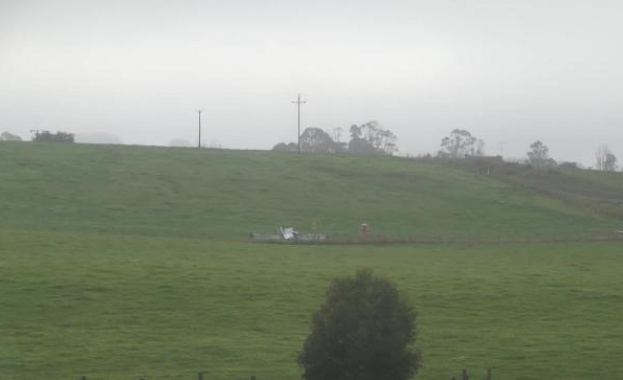 Трима души са загинали след като малък самолет се е