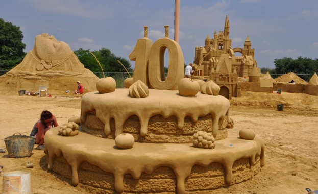 Десетото издание на Фестивала на пясъчните скулптури в Бургас ще