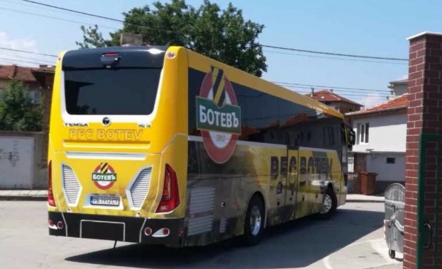 Автобусите с фенове на Ботев Пловдив отпътуваха от Крива паланка