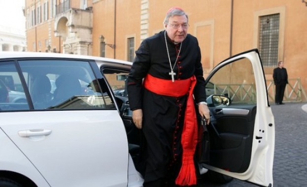 Австралийската полиция повдигна обвинения за сексуално насилие срещу ковчежника на