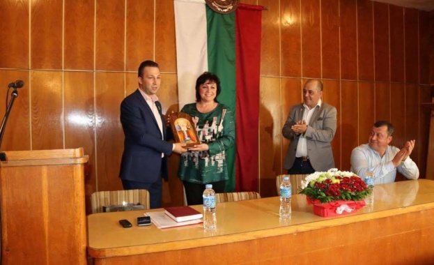 Честит празник на жителите на Павликени Желая ви здраве разбирателство