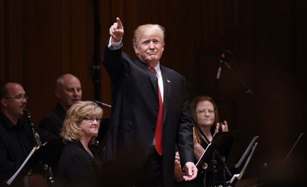 Президентът на САЩ Доналд Тръмп е дарил заплатата си от