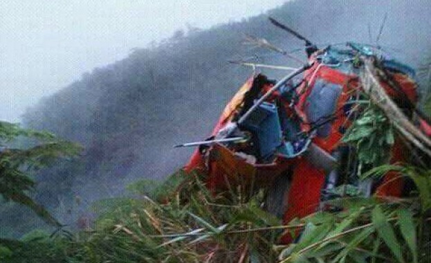 Осем души загинаха след като спасителен хеликоптер се разби на