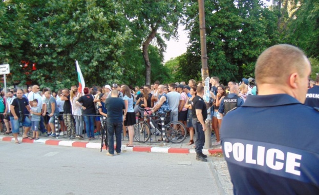 Над 2000 души се включиха в петия пореден протест в