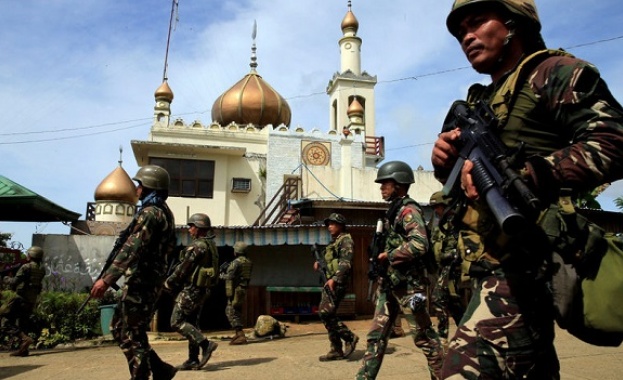 Върховният съд на Филипините одобри наложеното от президента Родриго Дутерте