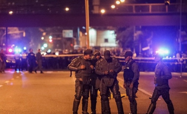 Поддръжници на управляващите са щурмували сградата на венецуелския парламент в