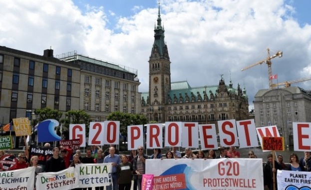 Продължават протестите срещу срещата на Г 20 Снощи недоволните бяха прогонени