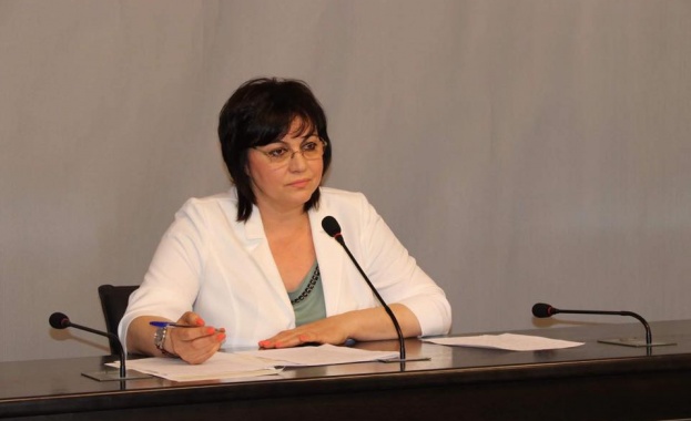 Лидерът на БСП Корнелия Нинова честити професионалния празник на служителите