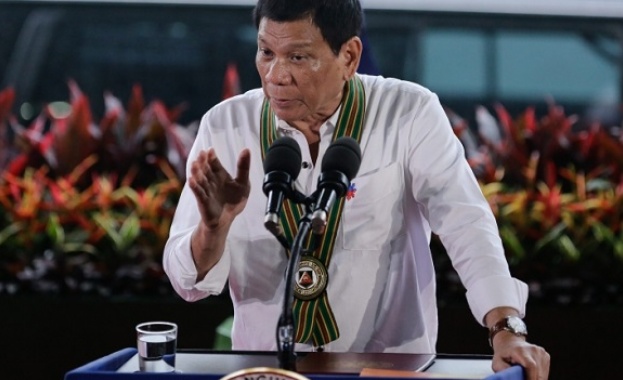 Президентът на Филипините Родриго Дутерте заплаши ислямските екстремисти че живи
