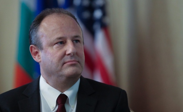 Американският посланик Ерик Рубин е поредният който реши да дава