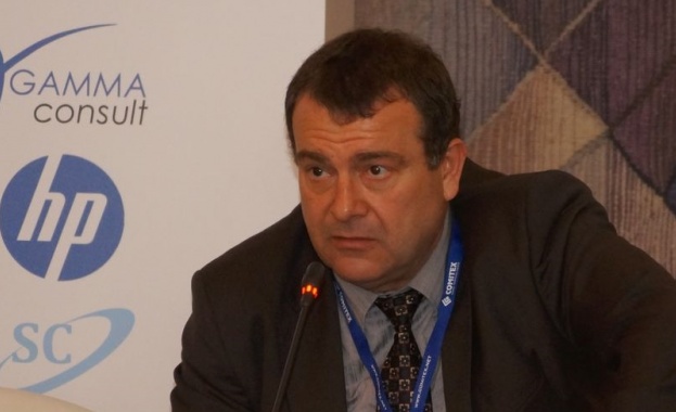 Подуправителят на здравната каса д-р Димитър Петров поема временно ръководството