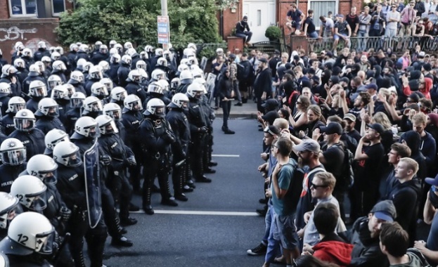 Почти 200 са ранените германски полицаи по време на сблъсъците