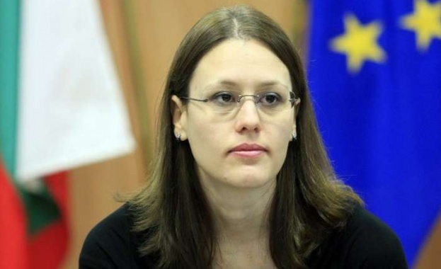 Правителството трябва да приеме в сряда Националната програма на председателството